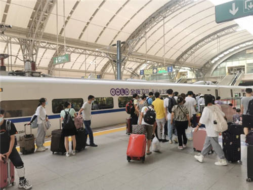 金牌卫浴高铁广告又“火”了，，，新投放多条高铁线路。。